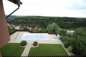 Pronájem prostorné vily 8+1, 473m2, bazén, sauna, dvougaráž, Praha 6 – Lysolaje