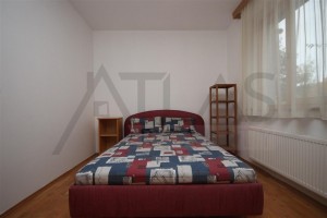 ložnice s manželskou postelí - Pronájem bytu 2+kk, 66 m2, Tibetská, Praha 6