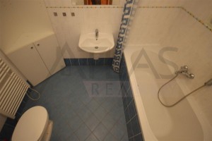 koupelna s vanou a WC - Pronájem bytu 2+kk, 66 m2, Tibetská, Praha 6 Červený Vrch