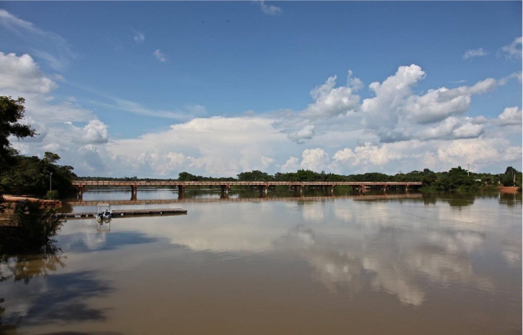 Řeka Teles Pires neboli São Manuel (Brazílie) je dlouhá 1370 km. Protéká státem Mato Grosso a jeho spodní část tvoří hranici mezi státy Mato Grosso a Pará