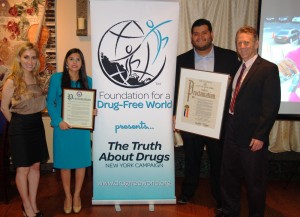 Meghan Fialkoff, ředitelka organizace Svět bez drog (Drug-Free World New York), pomáhá dospívajícím najít bezpečné místo pro život bez drog