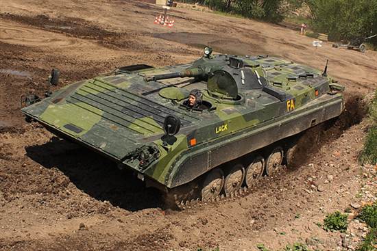 Německo se rozhodlo převést na Ukrajinu obrněná vozidla z NDR