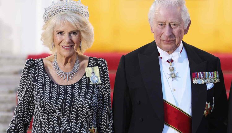 Král Charles a královna Camilla