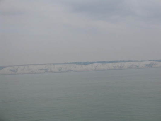 Bílé útesy Doveru v mlze
