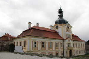 Historický dům venkovského stylu v Praze 6 - Šáreckém údolí