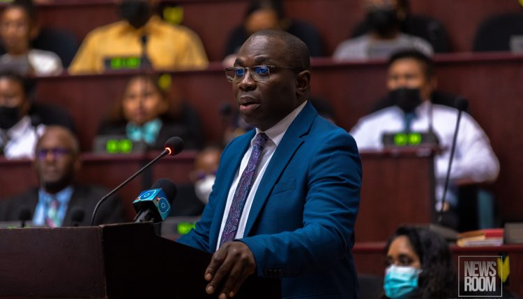 Ministr odpovědný za veřejné záležitosti v úřadu předsedy vlády Guayany Kwame McCoy