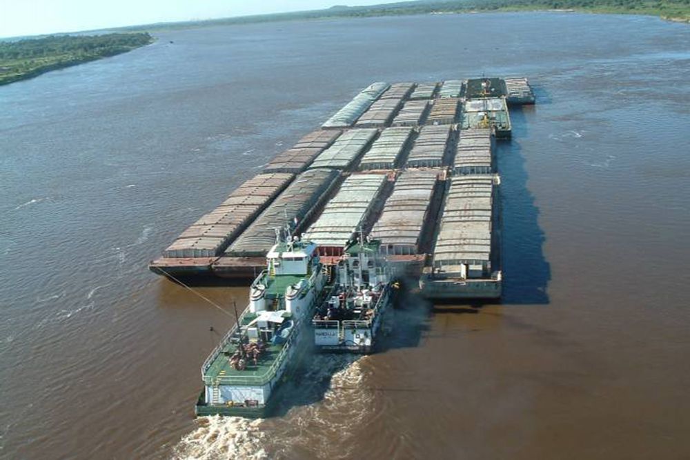 Parana/Paraguay se svými čluny je klíčová pro zahraniční obchod vnitrozemských zemí, jako je Paraguay a Bolívie