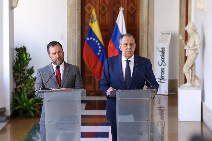 ministr zahraničních věcí Venezuely Yvan Gil a Ruský ministr zahraničních věcí Sergey Lavrov