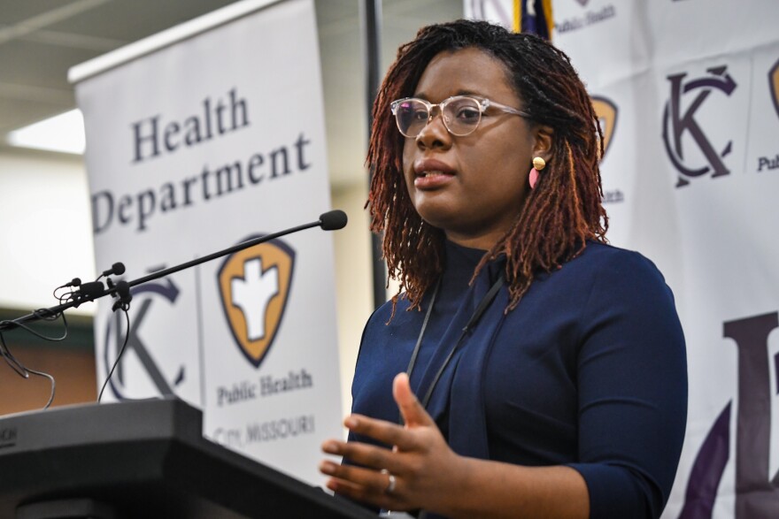 Marvia Jones v pátek odpovídá na otázky médií. Jonesová, specialistka na prevenci násilí, je první černoškou, která vede zdravotní oddělení Kansas City.